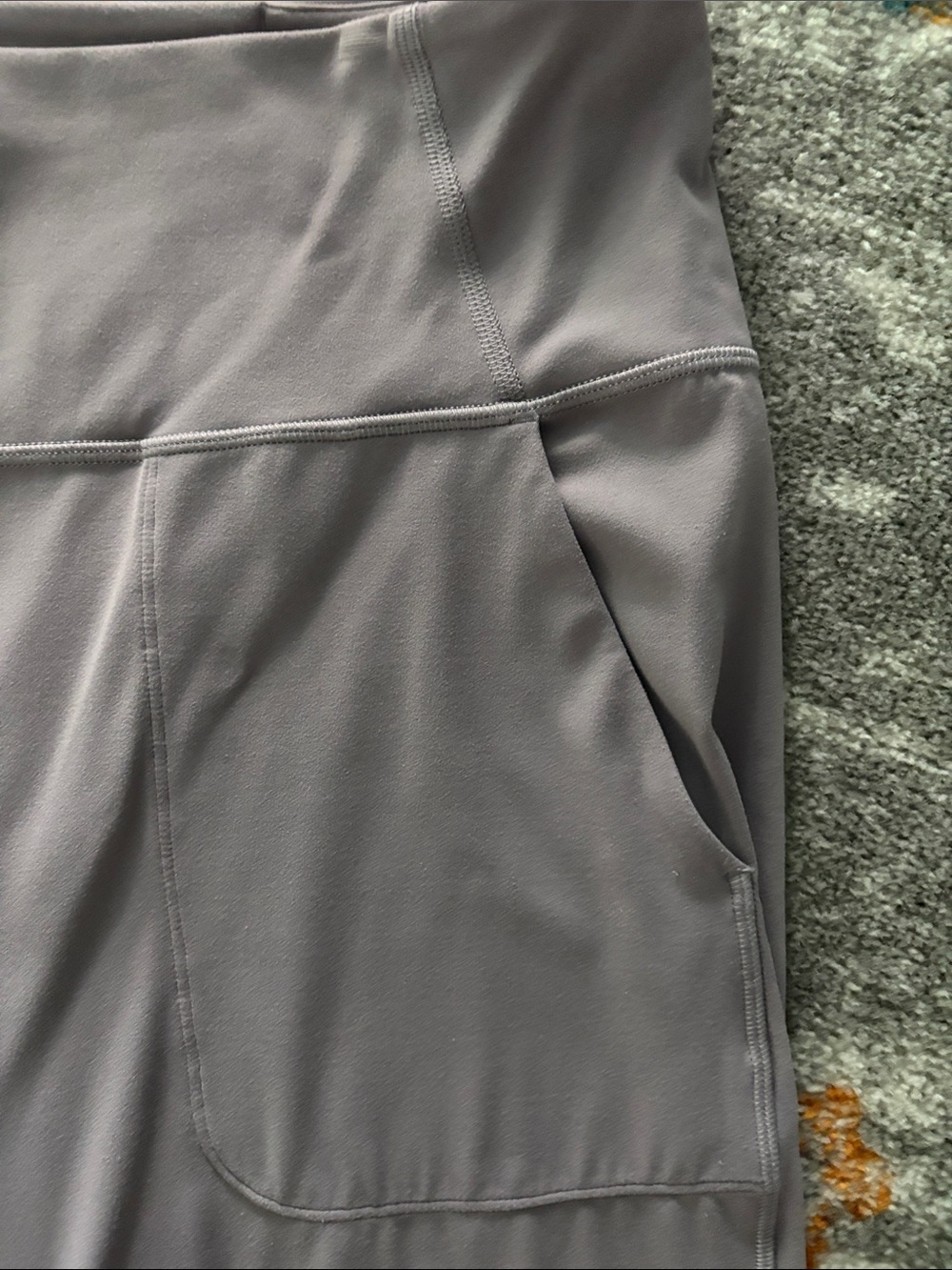 lululemon crop lavender colored pants
